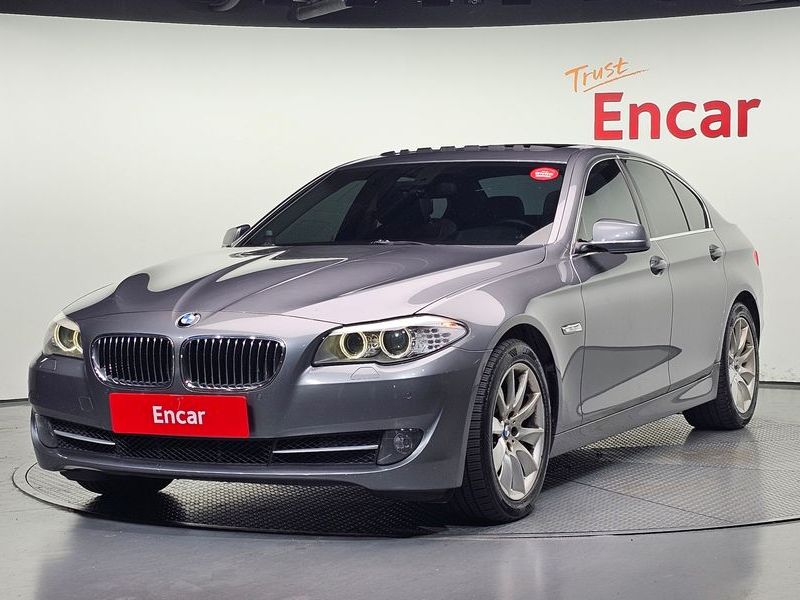2013 BMW 5 Series 520d photo 1