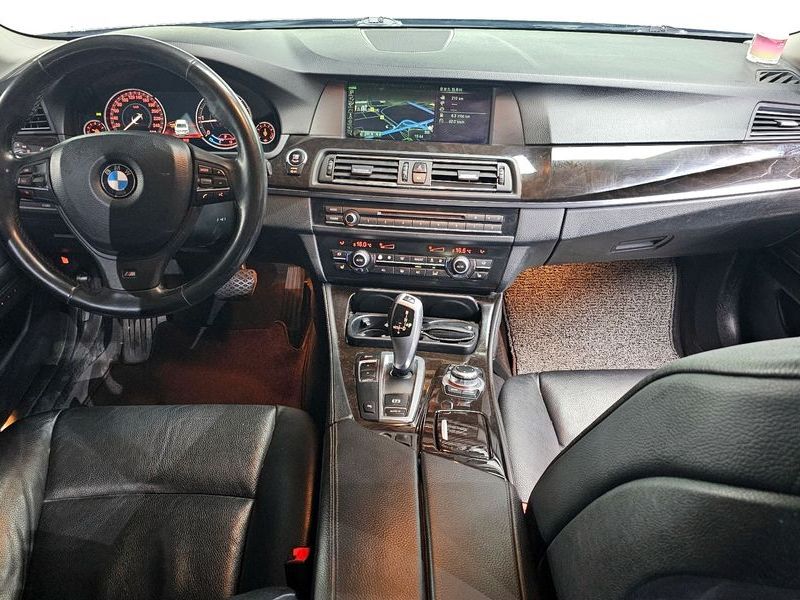 2013 BMW 5 Series 520d photo 7