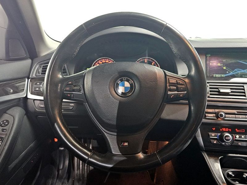 2013 BMW 5 Series 520d photo 12