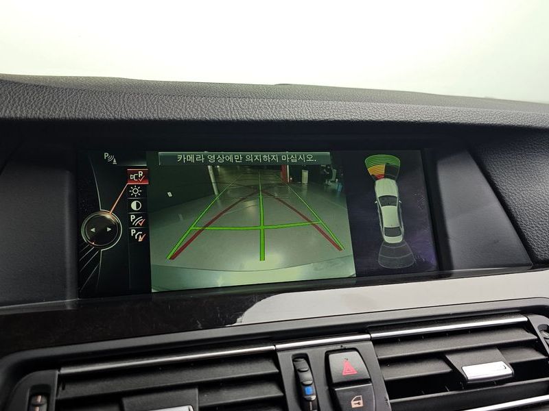 2013 BMW 5 Series 520d photo 14