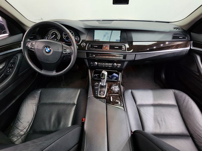 2012 BMW 5 Series 528i photo 7