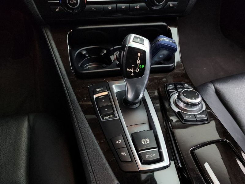 2012 BMW 5 Series 528i photo 9