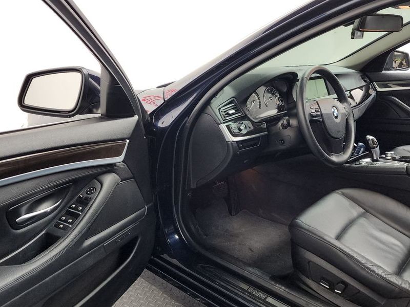2012 BMW 5 Series 528i photo 10