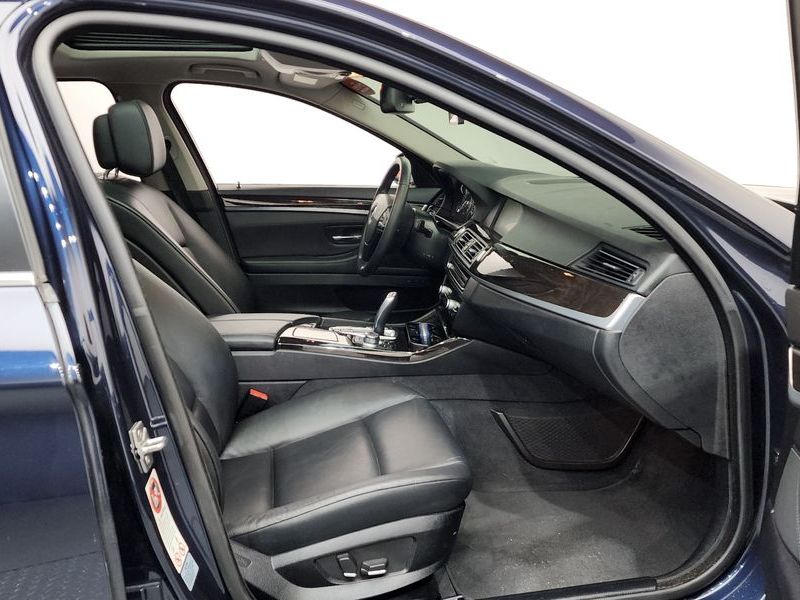 2012 BMW 5 Series 528i photo 11