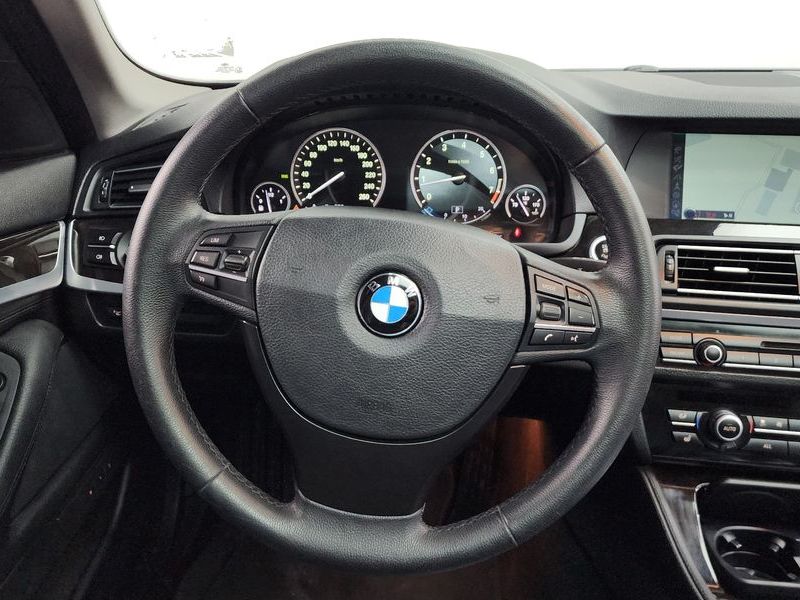 2012 BMW 5 Series 528i photo 12
