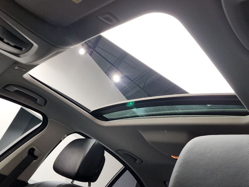 2012 BMW 5 Series 528i photo 19