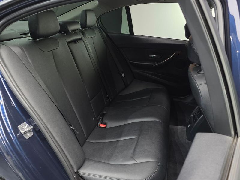 2014 BMW 3 Series 320d photo 12