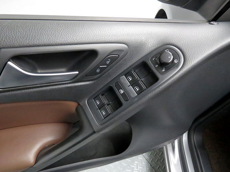 2012 Volkswagen Golf 2.0 TDI photo 17