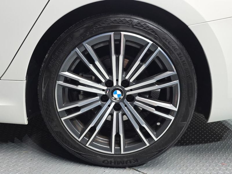 2020 BMW 3 Series 320d M Sport photo 21