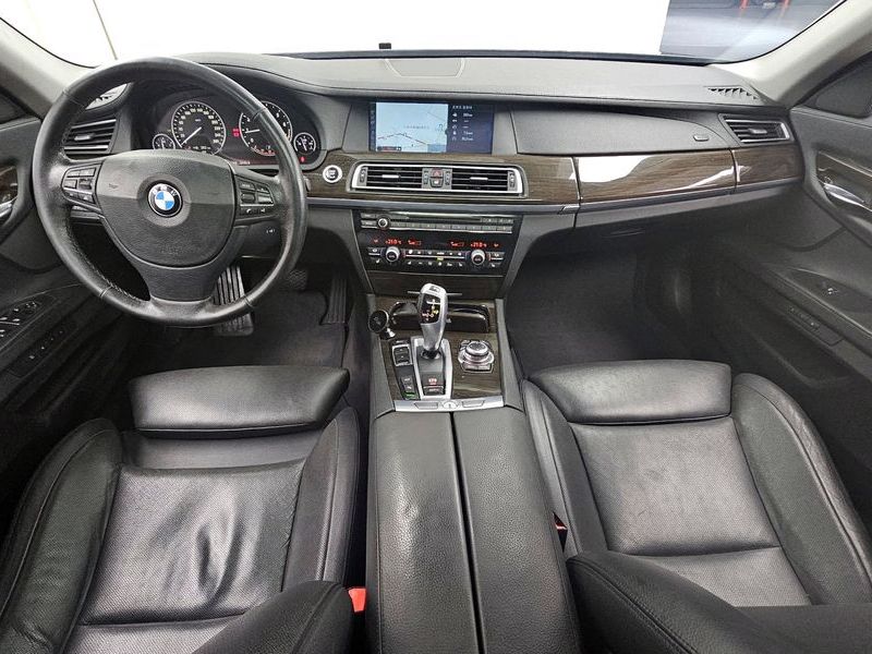 2012 BMW 7 Series 740Li photo 7