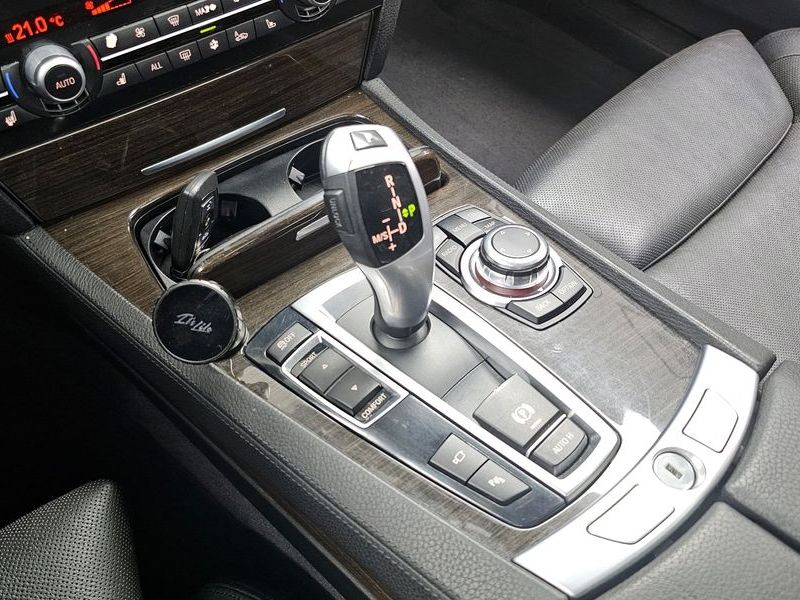 2012 BMW 7 Series 740Li photo 9