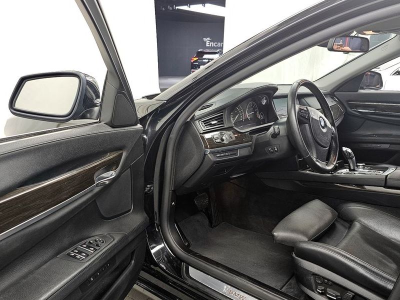 2012 BMW 7 Series 740Li photo 10