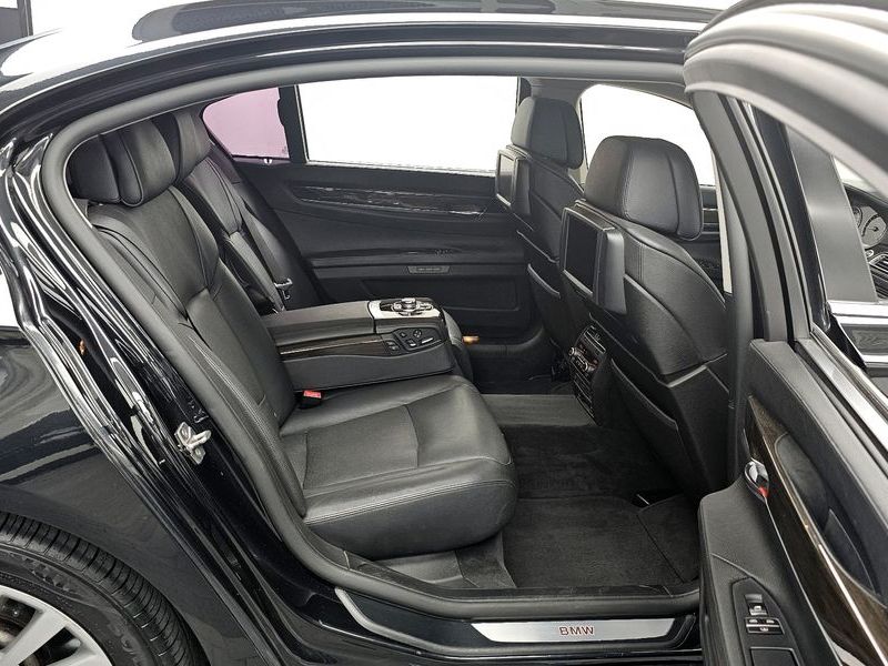 2012 BMW 7 Series 740Li photo 12