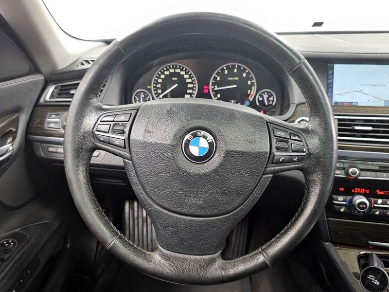 2012 BMW 7 Series 740Li photo 13