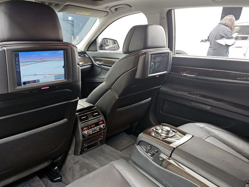 2012 BMW 7 Series 740Li photo 19