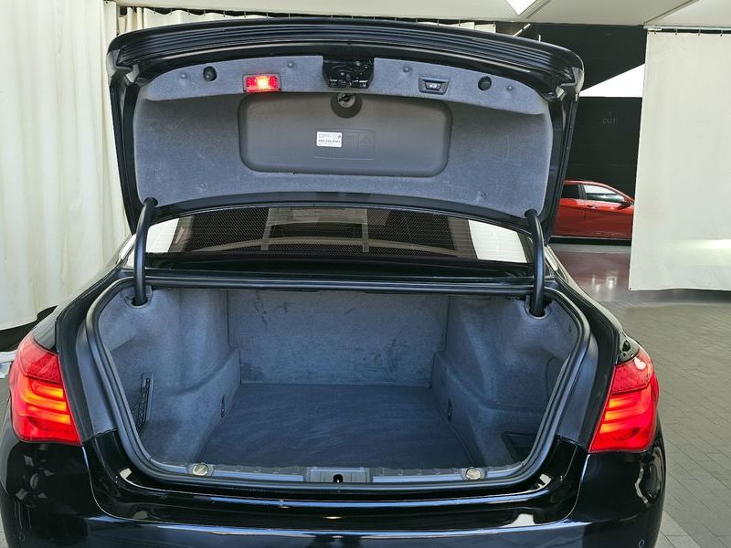 2012 BMW 7 Series 740Li photo 20