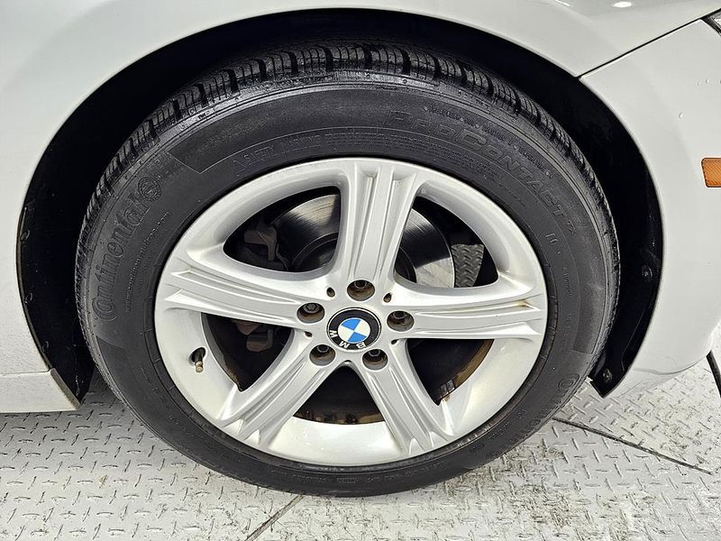 2013 BMW 3 Series 320i photo 20