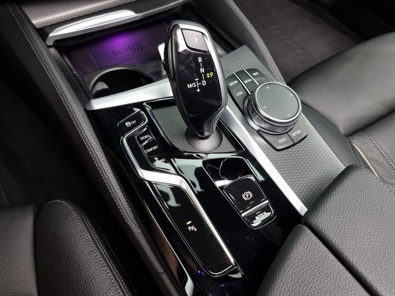 2023 BMW 5 Series 520i M Sport photo 9