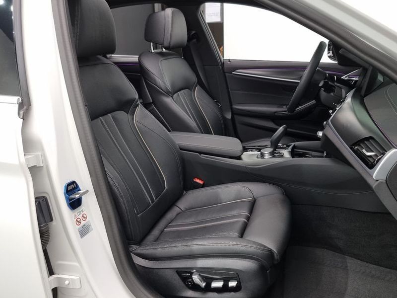 2023 BMW 5 Series 520i M Sport photo 10