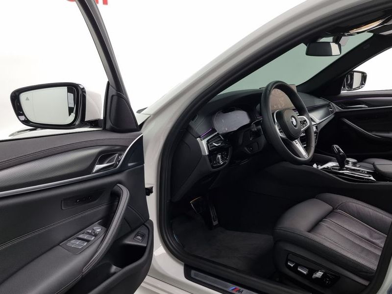2023 BMW 5 Series 520i M Sport photo 11