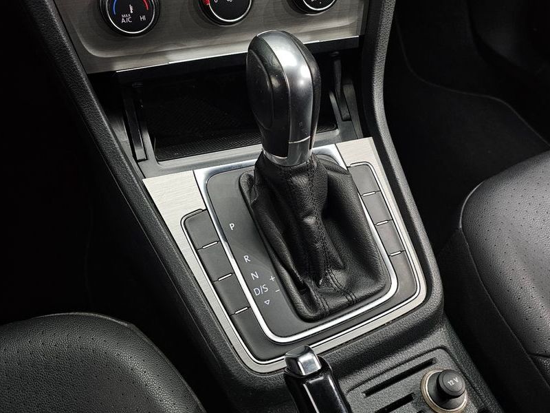 2015 Volkswagen Golf 1.8 TSI Variant photo 9