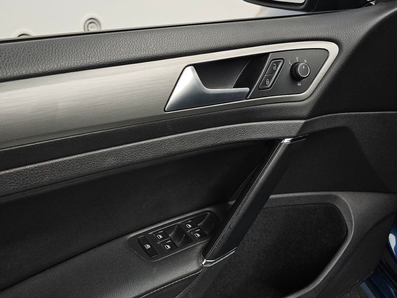 2015 Volkswagen Golf 1.8 TSI Variant photo 17