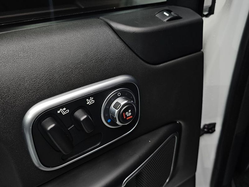 2012 Land Rover Range Rover 4.4 TDV8 Vogue photo 18