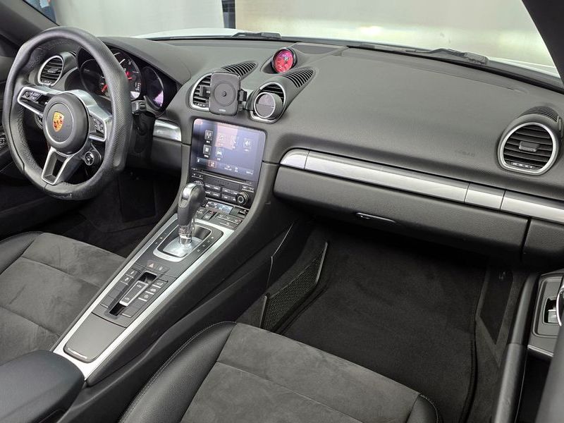 2019 Porsche 718 2.0 photo 7