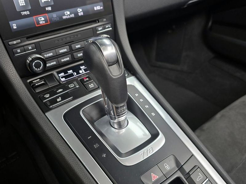 2019 Porsche 718 2.0 photo 9