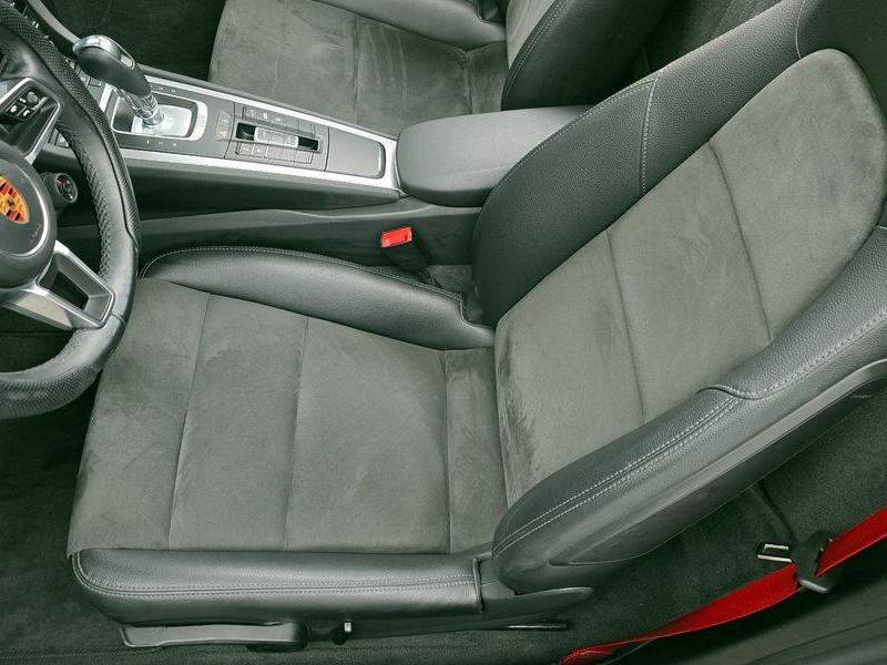 2019 Porsche 718 2.0 photo 12