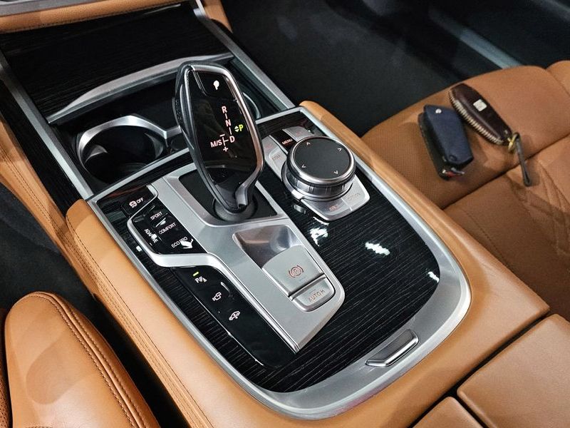 2018 BMW 7 Series 730Ld xDrive M Sport photo 9
