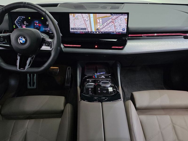 2024 BMW 5 Series 520i M Sport photo 7