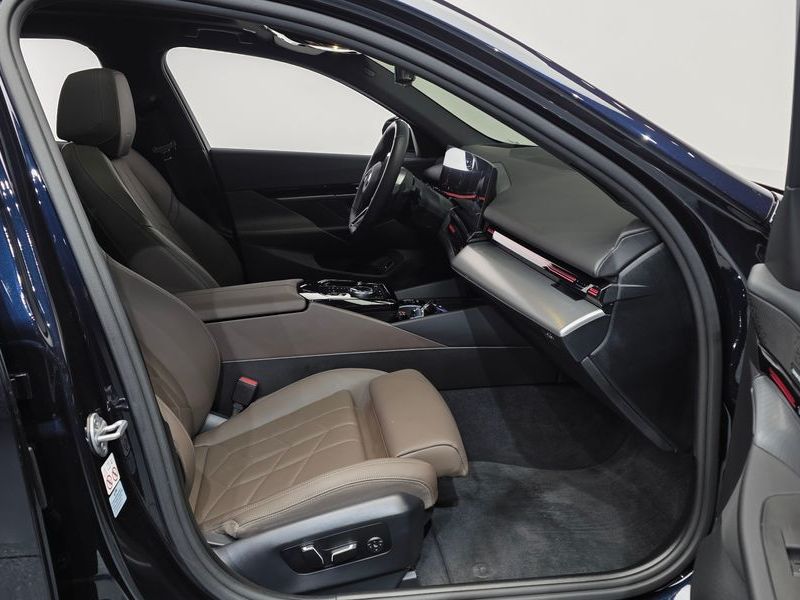 2024 BMW 5 Series 520i M Sport photo 11