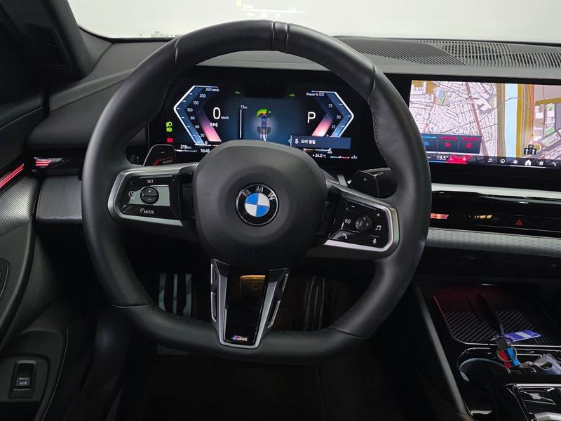 2024 BMW 5 Series 520i M Sport photo 13