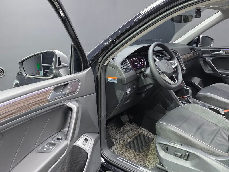 2023 Volkswagen Tiguan 2.0 TSI Prestige photo 10