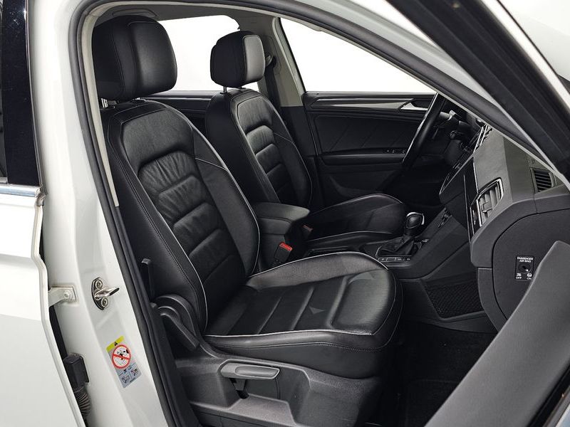 2020 Volkswagen Tiguan 2.0 TDI Premium photo 11