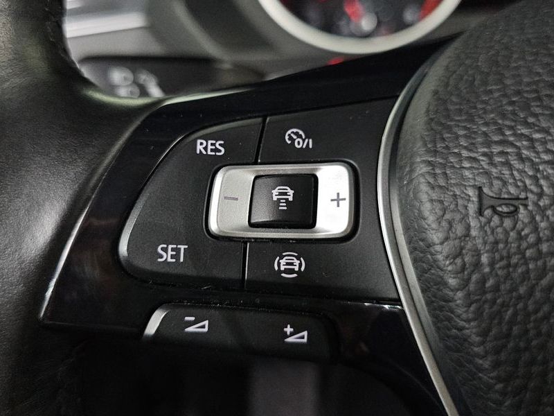 2020 Volkswagen Tiguan 2.0 TDI Premium photo 17