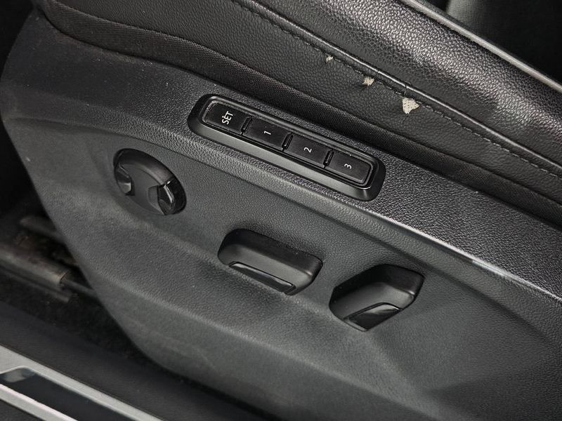 2020 Volkswagen Tiguan 2.0 TDI Premium photo 18