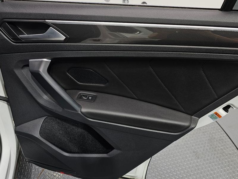 2020 Volkswagen Tiguan 2.0 TDI Premium photo 25