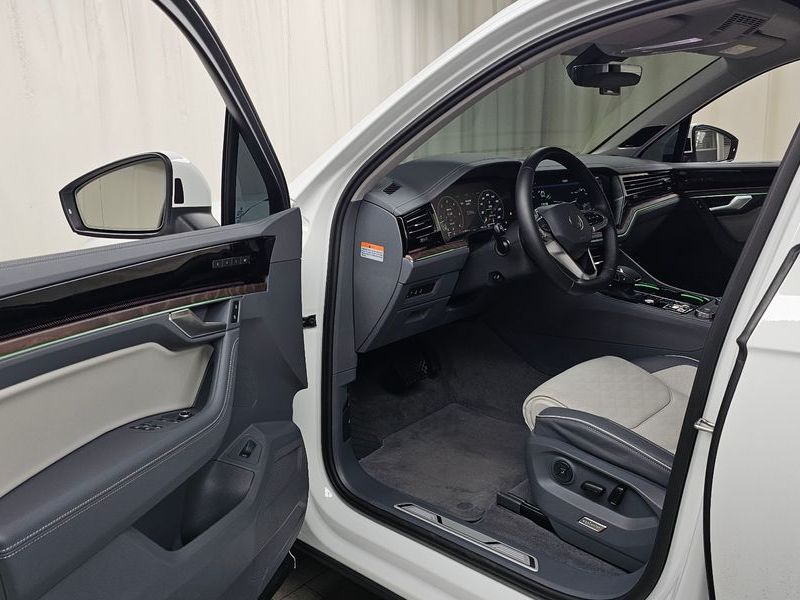 2026 Volkswagen Touareg 3.0 TDI Prestige photo 10