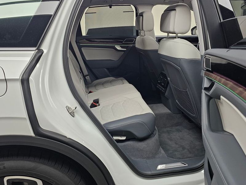 2026 Volkswagen Touareg 3.0 TDI Prestige photo 11