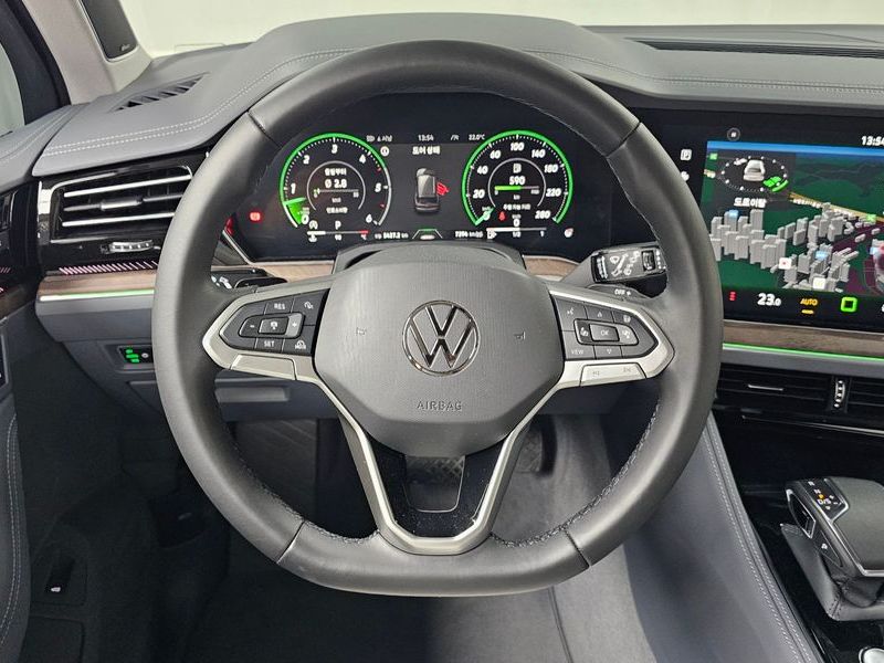 2026 Volkswagen Touareg 3.0 TDI Prestige photo 12