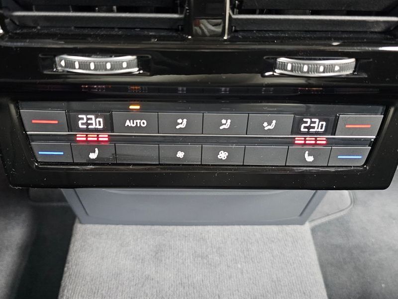 2026 Volkswagen Touareg 3.0 TDI Prestige photo 18