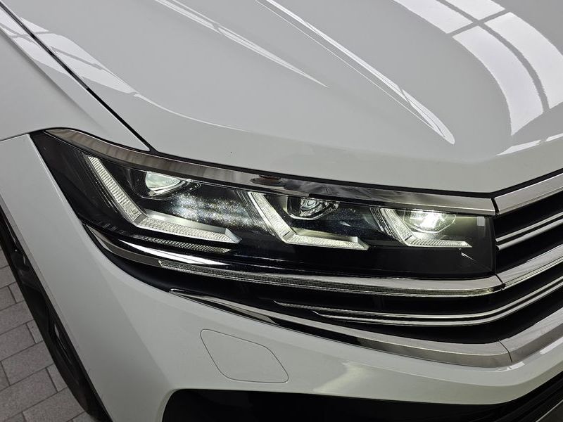 2026 Volkswagen Touareg 3.0 TDI Prestige photo 22