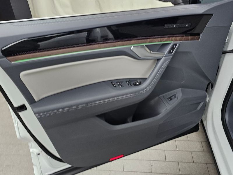 2026 Volkswagen Touareg 3.0 TDI Prestige photo 24