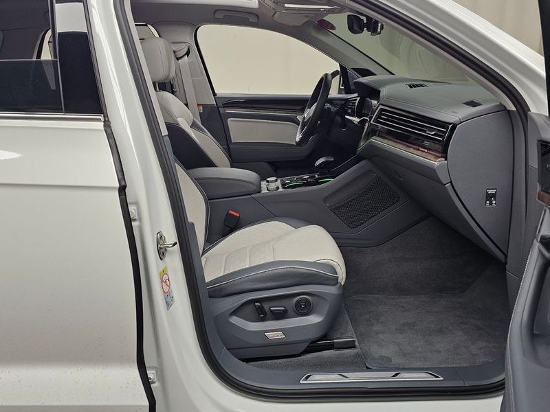 2026 Volkswagen Touareg 3.0 TDI Prestige photo 26