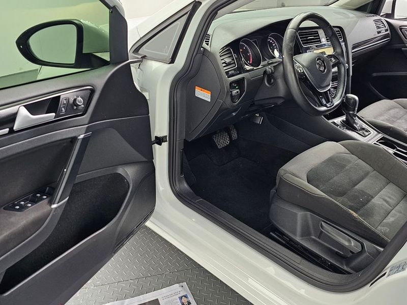 2016 Volkswagen Golf 2.0 TDI photo 10
