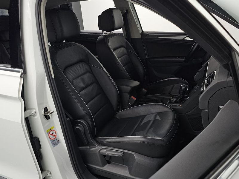 2020 Volkswagen Tiguan 2.0 TDI Premium photo 11