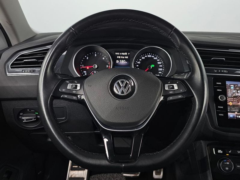 2020 Volkswagen Tiguan 2.0 TDI Premium photo 13