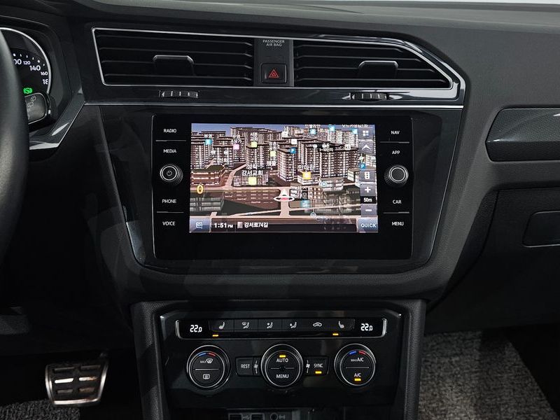 2020 Volkswagen Tiguan 2.0 TDI Premium photo 14
